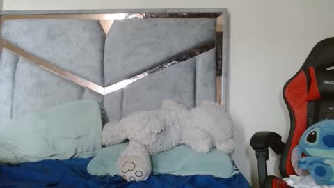 alex y luisa online show from April 2026 03:53:01 PM