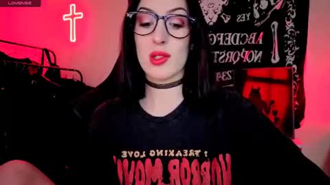 Snapshot of alice___mistress chatting on June 2026 12:48:02 AM Miss Alice online show from June 2026 12:48:02 AM