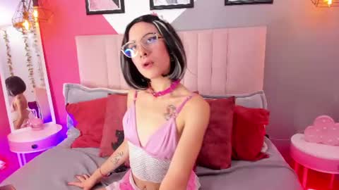 alice__moon__ online show from July 2026 09:35:01 PM