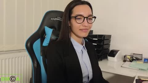 A R Y A  T I A online show from February 2025 08:00:01 PM