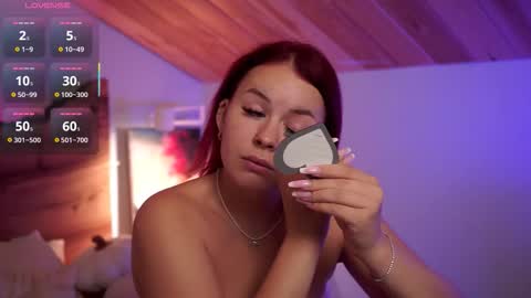 Snapshot of alice_bess chatting on October 2025 09:15:01 AM Alice.....Welcome to my room Lets get to know each other better and have an unforgettable time online show from October 2025 09:15:01 AM