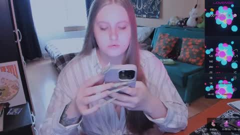 Snapshot of alice_dreamgirl_ chatting on April 2026 10:01:02 AM Alice 3 online show from April 2026 10:01:02 AM