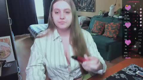 Snapshot of alice_dreamgirl_ chatting on April 2026 11:42:01 AM Alice 3 online show from April 2026 11:42:01 AM