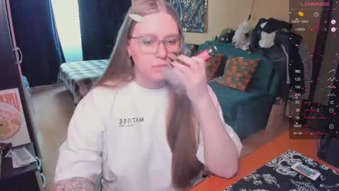 Snapshot of alice_dreamgirl_ chatting on May 2026 10:56:02 AM Alice 3 online show from May 2026 10:56:02 AM