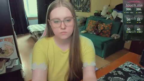 Snapshot of alice_dreamgirl_ chatting on May 2026 02:45:01 PM Alice 3 online show from May 2026 02:45:01 PM