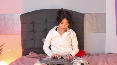  Alice Evans online show from January 2025 10:43:02 AM