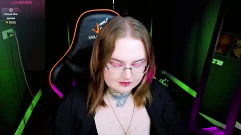 alice_linger online show from September 2025 03:35:02 PM
