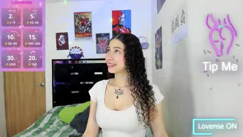 Snapshot of alice_martinez_ chatting on November 2025 01:32:01 PM alice and amber online show from November 2025 01:32:01 PM