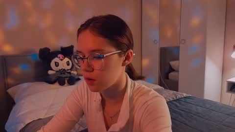 Snapshot of alice_miiiller chatting on September 2025 12:12:01 AM Alice online show from September 2025 12:12:01 AM