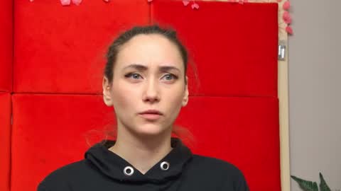 Snapshot of alice_munro chatting on January 2025 10:02:01 PM AliceMunro online show from January 2025 10:02:01 PM