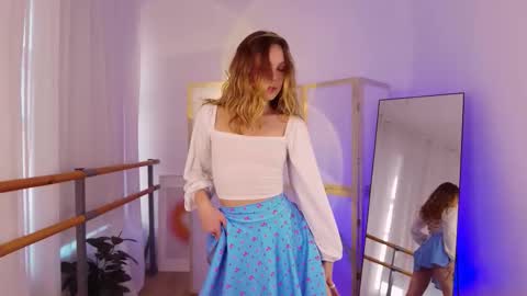 Alice  online show from October 2025 01:51:02 PM