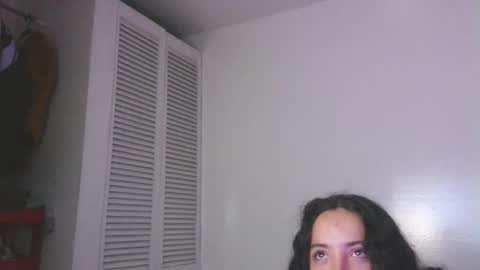 Snapshot of aliceclair_ chatting on October 2025 06:17:01 AM aliceclair_ online show from October 2025 06:17:01 AM