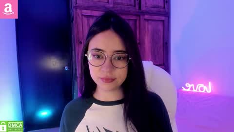 Snapshot of alicee_2 chatting on October 2025 12:05:01 PM Aliceee .. 97YP9VWGZHrefnav wishlist lists 1 online show from October 2025 12:05:01 PM