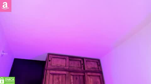 Snapshot of alicee_2 chatting on April 2026 07:19:01 PM Aliceee .. 97YP9VWGZHrefnav wishlist lists 1 online show from April 2026 07:19:01 PM