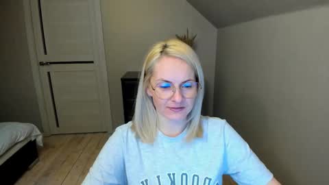 Alicee online show from February 2025 07:14:01 PM