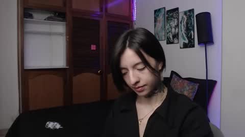 alicee_logan_ online show from October 2025 01:50:01 AM