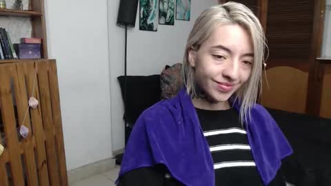 alicee_logan_ online show from March 2026 01:53:02 AM