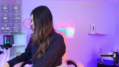 Snapshot of alicee_vixen chatting on October 2025 12:27:01 PM Alice online show from October 2025 12:27:01 PM