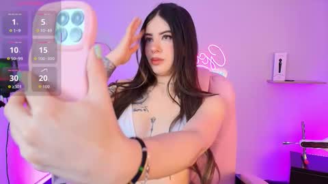 Snapshot of alicee_vixen chatting on October 2025 12:27:01 PM Alice online show from October 2025 12:27:01 PM