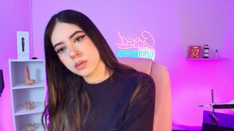 Snapshot of alicee_vixen chatting on October 2025 12:27:01 PM Alice online show from October 2025 12:27:01 PM