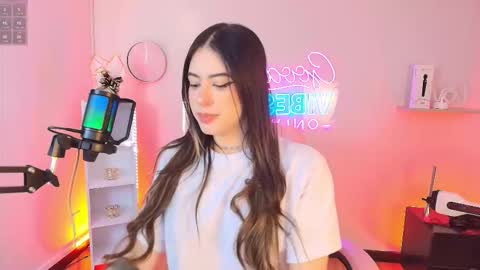 Snapshot of alicee_vixen chatting on November 2025 12:49:01 PM Alice online show from November 2025 12:49:01 PM