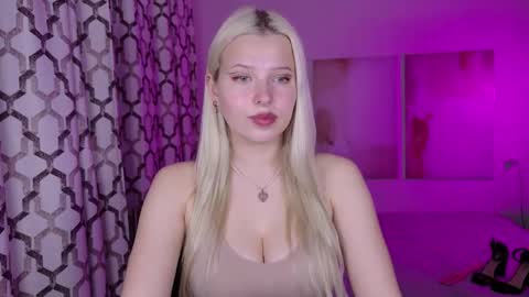 Snapshot of alicefreman chatting on April 2026 07:17:02 AM Alice online show from April 2026 07:17:02 AM