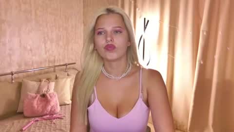 Snapshot of alicefreman chatting on July 2026 11:24:02 AM Alice online show from July 2026 11:24:02 AM