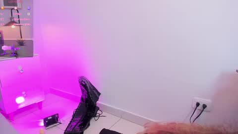 alicemillerr_ online show from February 2025 10:25:01 PM