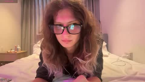 Snapshot of alicepinkhead chatting on April 2026 09:41:02 AM AlicePinkhead online show from April 2026 09:41:02 AM