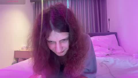 Snapshot of alicepinkhead chatting on May 2026 08:21:01 AM AlicePinkhead online show from May 2026 08:21:01 AM