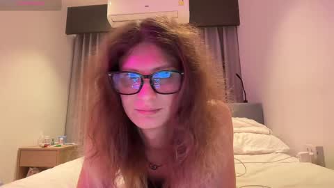 Snapshot of alicepinkhead chatting on May 2026 08:45:01 AM AlicePinkhead online show from May 2026 08:45:01 AM