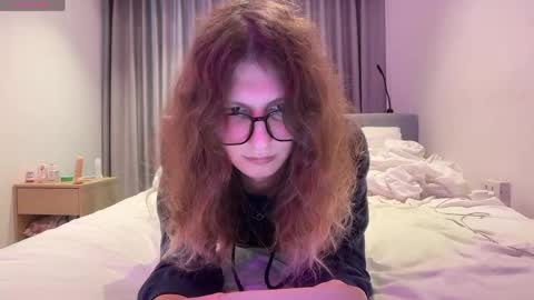 Snapshot of alicepinkhead chatting on June 2026 09:20:01 AM AlicePinkhead online show from June 2026 09:20:01 AM