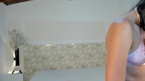 Snapshot of aliceross1 chatting on September 2025 02:13:02 AM AliceRoss online show from September 2025 02:13:02 AM