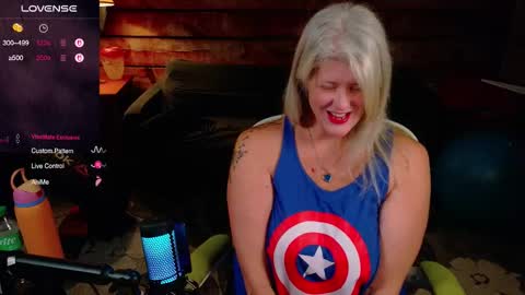 Snapshot of alicescuriosity chatting on October 2025 03:01:02 AM Alices Curiosity online show from October 2025 03:01:02 AM