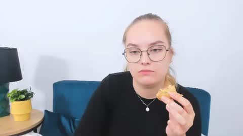 Snapshot of alicesensitive chatting on October 2025 10:02:02 AM alicesensitive online show from October 2025 10:02:02 AM