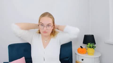 Snapshot of alicesensitive chatting on November 2025 01:10:01 PM alicesensitive online show from November 2025 01:10:01 PM