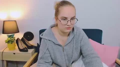 Snapshot of alicesensitive chatting on November 2025 03:18:02 PM alicesensitive online show from November 2025 03:18:02 PM