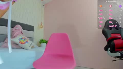 Snapshot of alicestark2 chatting on February 2025 01:54:01 PM online show from February 2025 01:54:01 PM