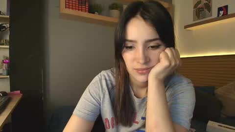 Snapshot of alicewillow chatting on October 2025 09:25:02 PM Alice online show from October 2025 09:25:02 PM