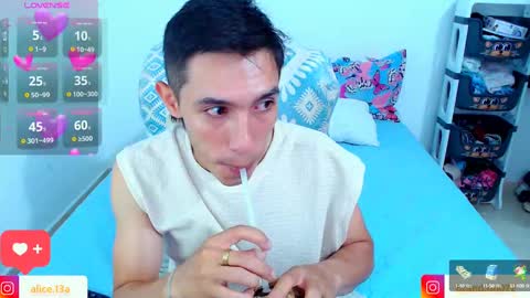 Snapshot of alicia_and_brandon chatting on March 2025 02:20:01 AM CATALINA Y ANDRES online show from March 2025 02:20:01 AM