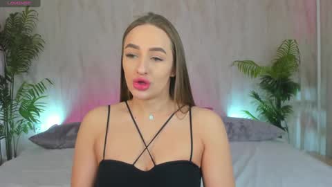 Mia online show from February 2025 01:52:01 AM