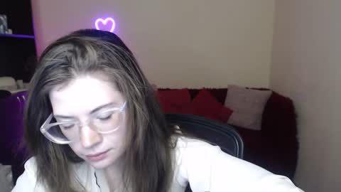 Snapshot of alicia_folow chatting on February 2025 12:30:02 PM Alicia online show from February 2025 12:30:02 PM