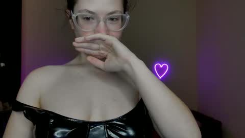 Snapshot of alicia_folow chatting on March 2025 09:31:02 AM Alicia online show from March 2025 09:31:02 AM