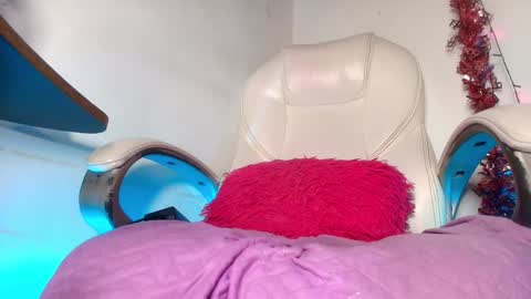 Alicia Kyse  online show from December 2024 06:18:02 AM