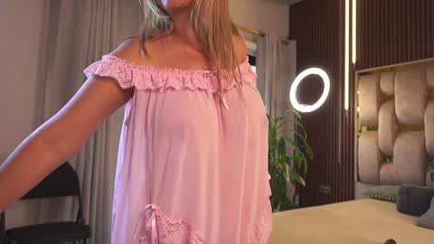 Alicia Lang online show from September 2025 09:17:02 PM