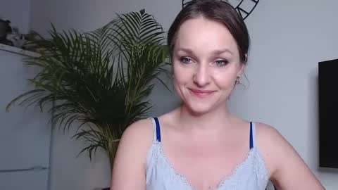 Alicia online show from February 2025 04:22:02 PM