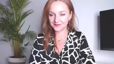 Snapshot of alicialux chatting on October 2025 06:39:02 PM Alicia online show from October 2025 06:39:02 PM