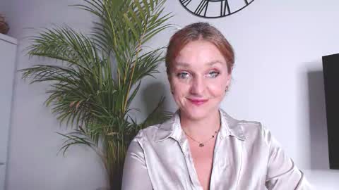 Snapshot of alicialux chatting on October 2025 04:11:01 PM Alicia online show from October 2025 04:11:01 PM