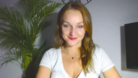 Snapshot of alicialux chatting on November 2025 03:29:02 PM Alicia online show from November 2025 03:29:02 PM