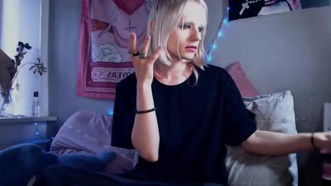 Alien Bella online show from March 2026 01:02:01 PM